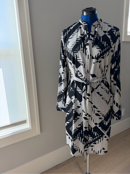 Halogen Dresses & Skirts - Black & White Long-Sleeve No-Iron Geometric Shirt Dress